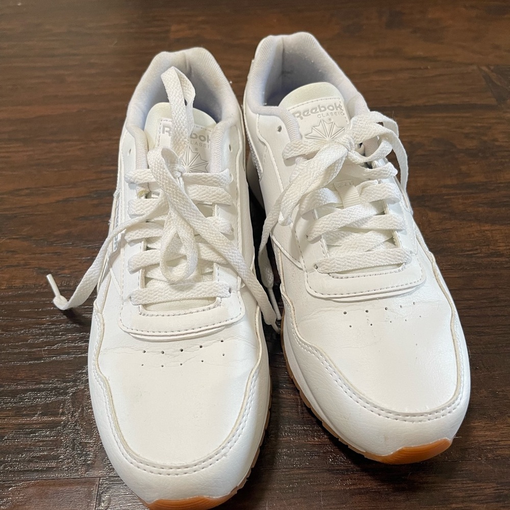 White Reebok size 8.5 - Picture 2 of 5